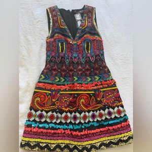 Alice + Olivia
Patty Embroidered V-Neck Lantern Dress